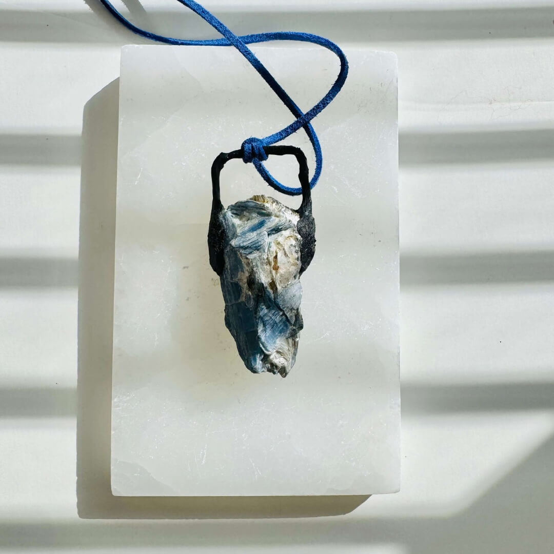 BLUE KYANITE | Psychic Downloads, Past Life Recall